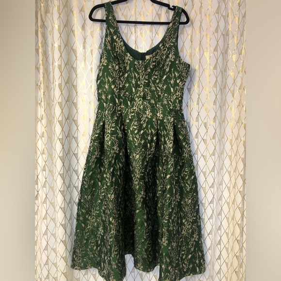 RIHOAS Dresses & Skirts - NWT Rihoas green embroidered large pleat midi dress - size Large